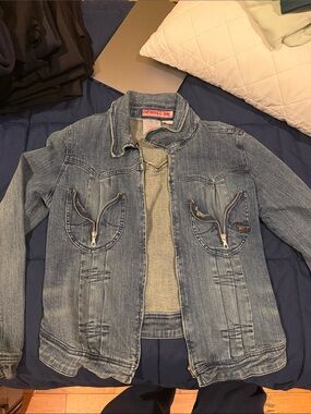 Parasuco Light Wash Denim Jacket with Zip Pocket Details